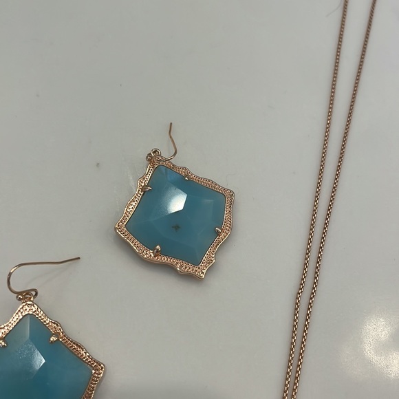Kendra Scott necklace and earrings set - Picture 3 of 4